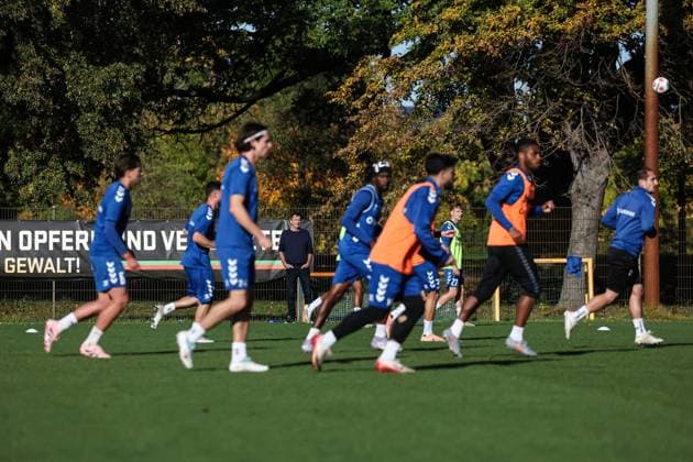 Managing Director Sports Otmar Schork 1 FC Magdeburg and players blurred 2 Soccer Bundesliga Season 2025 2026 Training 1 FC Magdeburg at the Avnet Arena in Magdeburg Soccer,Man,Men,Germany,13 10 2025