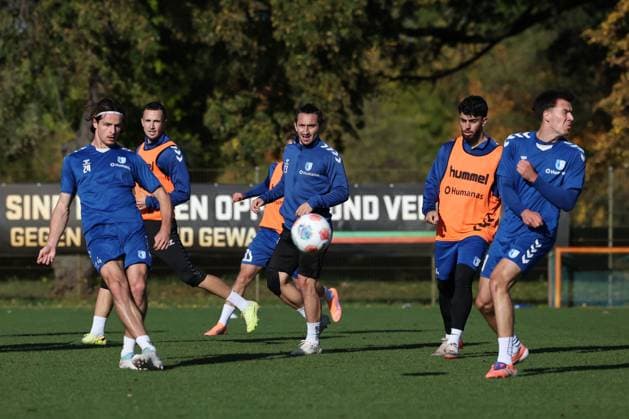 f l Jean Hugonet 1 FC Magdeburg,24 , Falko Michel 1 FC Magdeburg,21 , Baris Atik 1 FC Magdeburg,23 , Abu Bekir Ömer El Zein 1 FC Magdeburg,14 , Noah Pesch 1 FC Magdeburg,10 2 Soccer Bundesliga season 2025 2026 Training 1 FC Magdeburg at the Avnet Arena in Magdeburg Soccer,Man,Men,Germany,13 10 2025