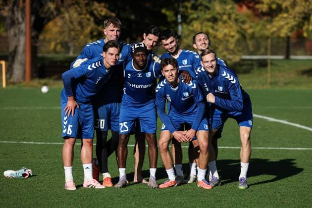 The winning team from the training match f l Dariusz Stalmach 1 FC Magdeburg,6 , Goalkeeper Noah Kruth 1 FC Magdeburg,30 , Silas Gnaka 1 FC Magdeburg,25 , Jean Hugonet 1 FC Magdeburg,24 , Noah Pesch 1 FC Magdeburg,10 , Samuel Loric 1 FC Magdeburg,2 , Baris Atik 1 FC Magdeburg,23 , Maximilian Breunig 1 FC Magdeburg,9 2 Soccer Bundesliga season 2025 2026 Training 1 FC Magdeburg at the Avnet Arena in Magdeburg Soccer,men,men,Germany,13 10 2025