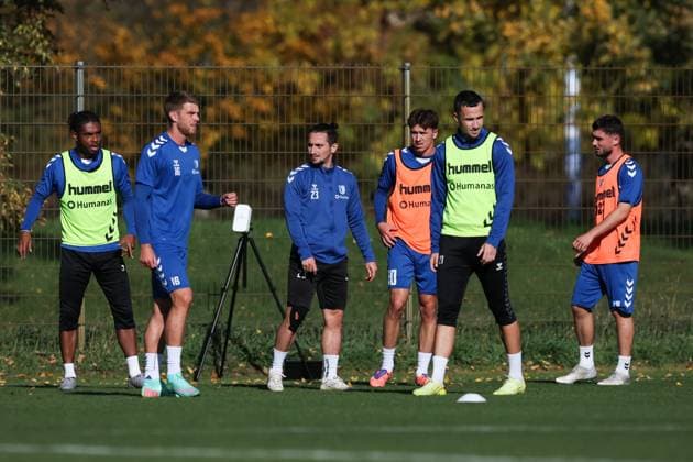v l Ado Onaiwu 1 FC Magdeburg,45 , Marcus Mathisen 1 FC Magdeburg,16 , Baris Atik 1 FC Magdeburg,23 , Noah Pesch 1 FC Magdeburg,10 , Falko Michel 1 FC Magdeburg,21 , Samuel Loric 1 FC Magdeburg,2 2 Soccer Bundesliga Season 2025 2026 Training 1 FC Magdeburg at the Avnet Arena in Magdeburg Soccer,Man,Men,Germany,13 10 2025