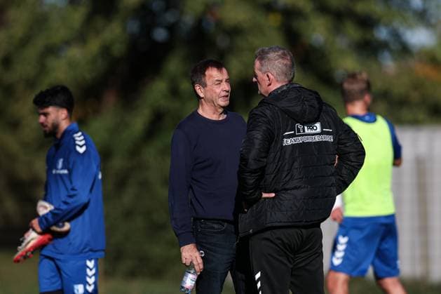 Managing Director Sports Otmar Schork 1 FC Magdeburg with coach Petrik Sander 1 FC Magdeburg 2 Soccer Bundesliga Season 2025 2026 Training 1 FC Magdeburg at the Avnet Arena in Magdeburg Soccer,Man,Men,Germany,13 10 2025