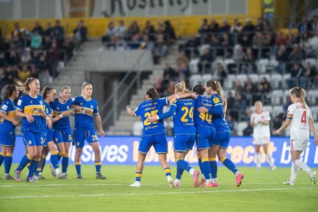 Google Pixel Womens Bundesliga 2025 26, Matchday 6 on 13 10 2025 FC Carl Zeiss Jena vs 1 FC Nürnberg The Jena players celebrate the goal to make it 1 1 in injury time of the first half ad hoc Arena at Ernst Abbe Sport