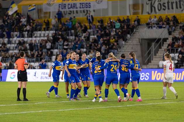Google Pixel Womens Bundesliga FC Carl Zeiss Jena vs 1 FC Nürnberg Jena 13 10 2025 Cheers, FC Carl Zeiss Jena Google Pixel Womens Bundesliga FC Carl Zeiss Jena vs 1 FC Nürnberg ad hoc arena at Ernst Abbe Sportfeld 13 10 2025 Copyright: xBEAUTIFULxSPORTS Duehringx