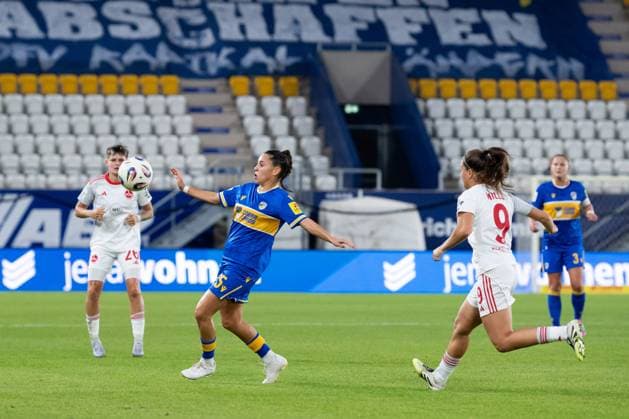 Google Pixel Womens Bundesliga 2025 26, 6 Matchday on 13 10 2025 FC Carl Zeiss Jena vs 1 FC Nürnberg Mitte Noemi Gentile Jena knocks a ball away ad hoc Arena at Ernst Abbe Sport