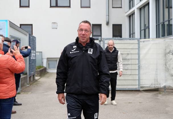Football, Men, 3 Liga, Season 2025 2026, TSV 1860 Munich, Training Markus Kauczinski, Coach TSV 1860 Munich on the way to the training ground