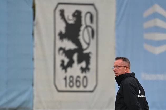 Coach Markus KAUCZINSKI 1860 , gestures, gives instructions, training TSV 1860 Muenchen on 13 10 2025 Soccer 3 Liga,season 2025 2026 Â