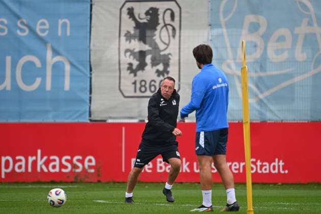 Coach Markus KAUCZINSKI 1860 , Training TSV 1860 Muenchen on 13 10 2025 Soccer 3 Liga,Season 2025 2026
