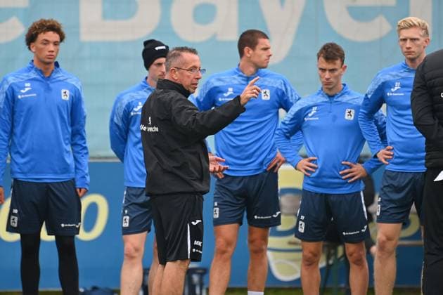 Coach Markus KAUCZINSKI 1860 , gestures, gives instructions, training TSV 1860 Muenchen on 13 10 2025 Soccer 3 Liga,season 2025 2026