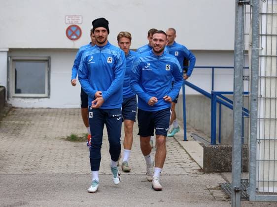 Football, Men, 3 Liga, Season 2025 2026, TSV 1860 Munich, Training Maximilian Wolfram TSV 1860 Munich left with Patrick Hobsch TSV 1860 Munich right on the way to training