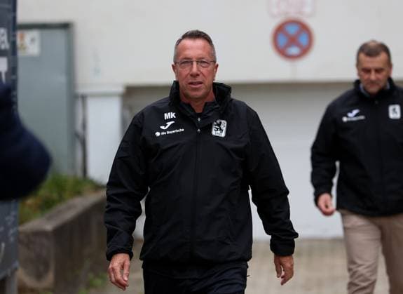 Football, Men, 3 Liga, Season 2025 2026, TSV 1860 Munich, Training Markus Kauczinski, Coach TSV 1860 Munich on the way to training