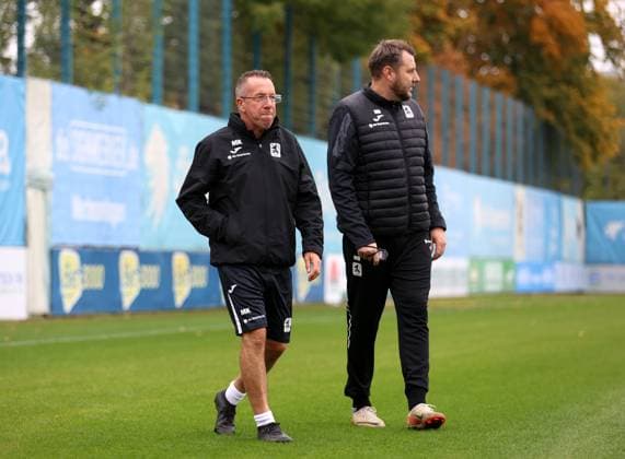 Football, Men, 3 Liga, Season 2025 2026, TSV 1860 Munich, Training Markus Kauczinski, Coach TSV 1860 Munich li walks across the training pitch