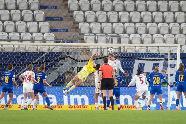 Google Pixel Womens Bundesliga 2025 26, 6 Matchday on 13 10 2025 FC Carl Zeiss Jena vs 1 FC Nürnberg In injury time, Oliwia Wos Nuremberg prevents Jena from equalizing 3 3 with his head on the line and secures the 3 2 away win for Nuremberg ad hoc Arena at Ernst Abbe Sport