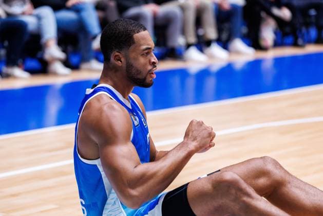 easycredit BBL Jaedon LeDee Frankfurt Skyliners, 13 on the ground after a foul Game of the easycredit BBL Frankfurt Skyliners Rasta Vechta on Matchday 4 of the 25 26 season at the Süwag Energie ARENA on 13 10 2025 Copyright: xBEAUTIFULxSPORTS Hahnex
