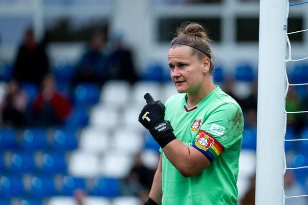 Friederike Repohl Bayer Leverkusen, 27 gives instructions, GER, TSG 1899 Hoffenheim vs Bayer 04 Leverkusen, Football Google Pixel Frauen Bundesliga, 6 Spieltag, Saison 2025 2026, 12 10 2025 DFB regulations prohibit any use of photographs as image sequences and or quasi video GER, TSG 1899 Hoffenheim vs Bayer 04 Leverkusen, Football Google Pixel Frauen Bundesliga, 6 Spieltag, Saison 2025 2026, 12 10 2025 Hoffenheim Copyright: xEibner-Pressefoto Memmlerx EP_MMR