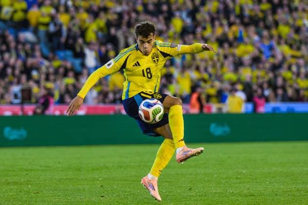 251013 Yasin Ayari of Sweden during the FIFA World Cup Qualifier football match between Sweden and Kosovo on October 13, 2025 in Gothenburg Photo Daniel Stiller BILDBYRAN code DS JM0741 bbeng fotboll football soccer fotball vm kval kval fifa world cup qualifier qualifier qualification sverige sweden sverige a kosovo  Copyright: DANIELxSTILLER BB251013DS031