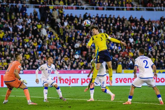 251013 Victor Nilsson Lindelöf of Sweden during the FIFA World Cup Qualifier football match between Sweden and Kosovo on October 13, 2025 in Gothenburg Photo Daniel Stiller BILDBYRAN code DS JM0741 bbeng fotboll football soccer fotball vm kval kval fifa world cup qualifier qualifier qualification sverige sweden sverige a kosovo  Copyright: DANIELxSTILLER BB251013DS029