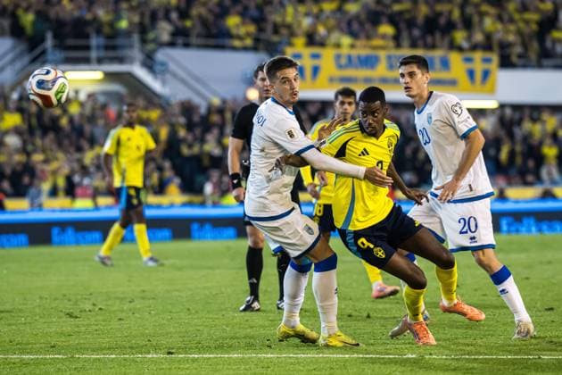 251013 Alexander Isak of Sweden during the FIFA World Cup Qualifier football match between Sweden and Kosovo on October 13, 2025 in Gothenburg Photo Daniel Stiller BILDBYRAN code DS JM0741 bbeng fotboll football soccer fotball vm kval kval fifa world cup qualifier qualifier qualification sverige sweden sverige a kosovo  Copyright: DANIELxSTILLER BB251013DS034