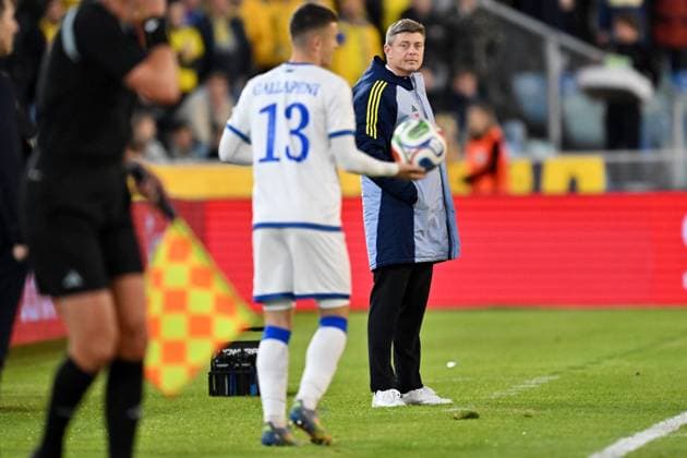 GOTHENBURG, SWEDEN 20251013 Sweden s national team captain Jon Dahl Tomasson during Monday s World Cup qualifying match in group B between Sweden and Kosovo at Ullevi, October 13, 2025 in Gothenburg, Sweden GÖTEBORG SWEDEN x9200x  Copyright: xBjörnxLarssonxRosvall TTx WORLD CUP QUALIFYING SWEDEN-KOSOVO