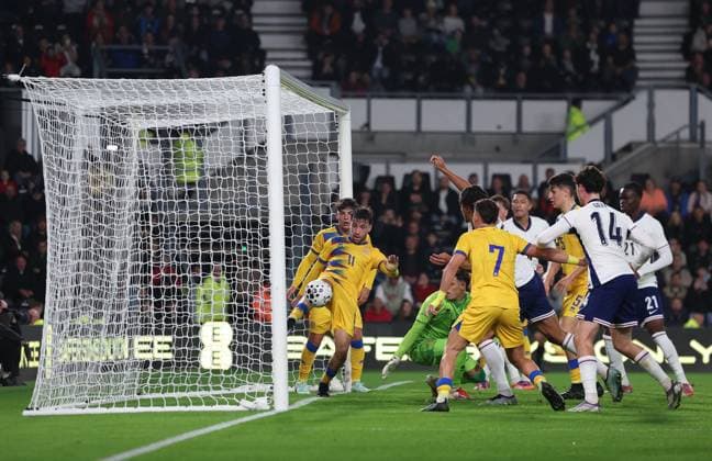 England Under 21 v Andorra U21, U 21 UEFA EURO, EM, Europameisterschaft,Fussball U21 2025 Qualifiers Nil Linares of Andorra Under 21 clears off the line during the UEFA Euro U21 2025 Qualifiers match at Pride Park Stadium, Derby UK Newspapers OUT Copyright: xAndyxSumnerx FIL-22354-0033