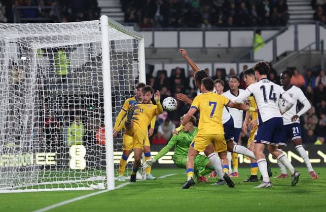 England Under 21 v Andorra U21, U 21 UEFA EURO, EM, Europameisterschaft,Fussball U21 2025 Qualifiers Nil Linares of Andorra Under 21 clears off the line during the UEFA Euro U21 2025 Qualifiers match at Pride Park Stadium, Derby UK Newspapers OUT Copyright: xAndyxSumnerx FIL-22354-0034