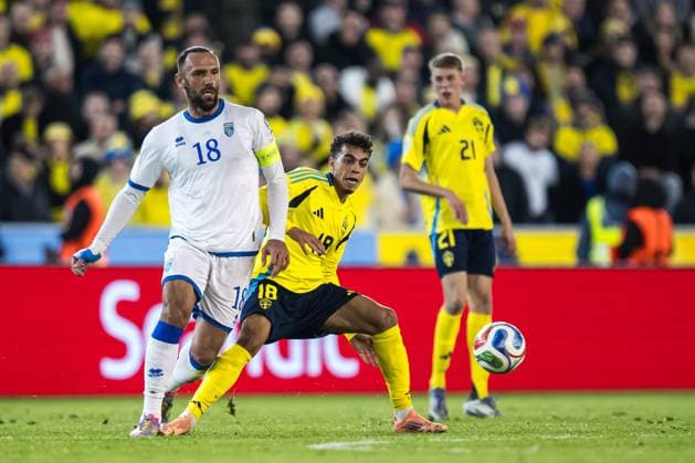251013 Vedat Muriqi of Kosovo and Yasin Ayari of Sweden during the FIFA World Cup Qualifier football match between Sweden and Kosovo on October 13, 2025 in Gothenburg Photo Daniel Stiller BILDBYRAN code DS JM0741 bbeng fotboll football soccer fotball vm kval kval fifa world cup qualifier qualifier qualification sverige sweden sverige a kosovo  Copyright: DANIELxSTILLER BB251013DS043