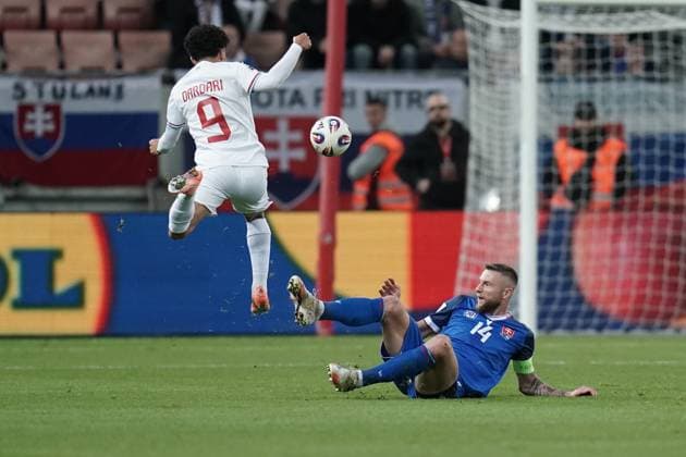 Football World Cup Qualification 2025 2026 13 10 2025, Football international match, international match, World Cup Qualification, 2025 2026, Group A, Slovakia, Trvana, City Arena, Slovakia SVK Luxembourg LUX vl Aiman Dardari Luxembourg, Luxembourg, FLF 9 Milan Skriniar Slovakia, 14