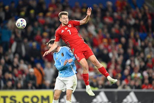 Wales v Belgium - FIFA World Cup, WM, Weltmeisterschaft, Fussball 2026 UEFA Qualifier CARDIFF, WALES - OCTOBER 13 : De Cuyper Maxim defender of Belgium and Brooks David midfielder of Wales during the FIFA World Cup 2026 European Qualifier match between Wales and Belgium at the Cardiff City stadium on October 13, 2025 in Cardiff, Wales, 13 10 2025 Cardiff Wales  Copyright: xNicoxVereeckenx