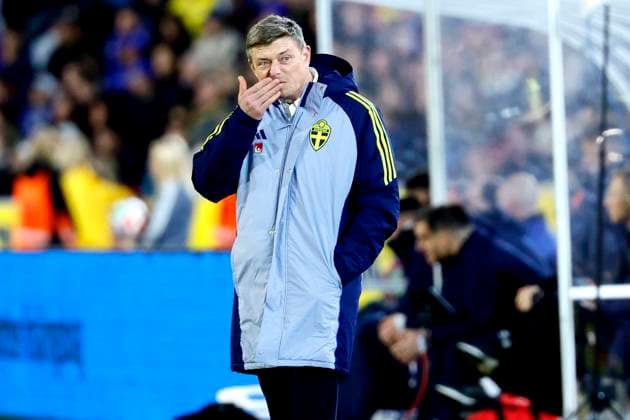 Sweden s national team coach Jon Dahl Tomasson looks worried after Kosovo s 0 1 goal during Monday s World Cup qualifying Group B match between Sweden and Kosovo at Ullevi, October 13, 2025 in Gothenburg, Sweden GÖTEBORG SWEDEN x9200x  Copyright: xAdamxIhse TTx WORLD CUP QUALIFYER SWEDEN-KOSOVO