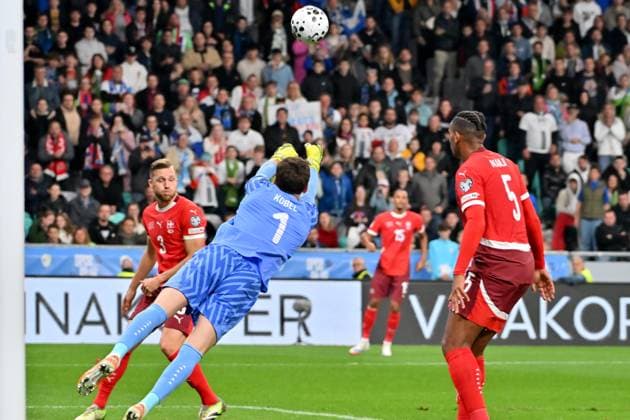 Ljubljana, Slovenia, October 13th 2025, Gregor Kobel of Switzerland (2L) in action against < () during the UEFA European Qualifiers for 2026 World Cup, Group B match between Slovenia and Switzerland at Stadium Stozice, Ljubljana, Slovenia. (Photo by Igor Kupljenik Sports Press Photo) Copyright: xIgorxKupljenikx xSPPx Sportspressphoto_SPR42175