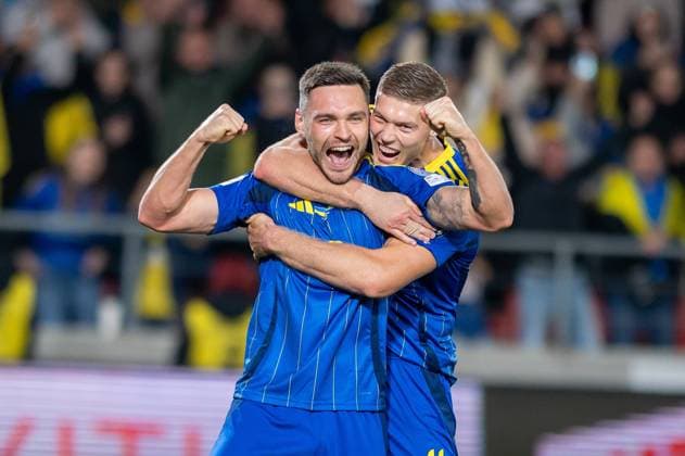 2025.10.13 Krakow pilka nozna Kwalifikacje Mistrzostw Swiata 2026 Ukraina - Azerbejdzan N z Oleksiy Gutsulyak Artem Dovbyk cieszynka Foto Gleb Soboliev PressFocus 2025.10.13 Krakow Football - FIFA World Cup, WM, Weltmeisterschaft, Fussball 2026 Qualifying round Ukraine - Azerbaijan Oleksiy Gutsulyak Artem Dovbyk celebration Credit: Gleb Soboliev PressFocus NEWSPIX.PL --- newspix.pl 