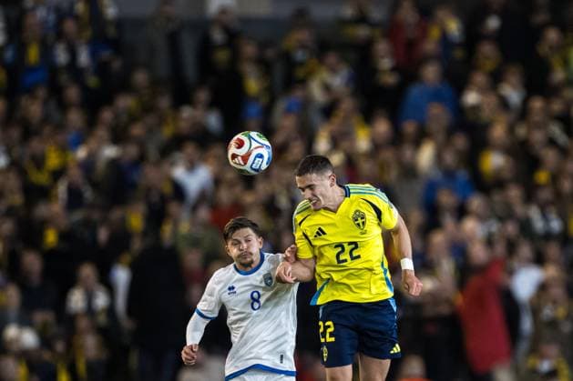 251013 Florent Muslija of Kosovo during the FIFA World Cup Qualifier football match between Sweden and Kosovo on October 13, 2025 in Gothenburg Photo Joel Marklund BILDBYRAN kod JM JM0741 bbeng fotboll football soccer fotball vm kval kval fifa world cup qualifier qualifier qualification sverige sweden sverige a kosovobbauto sverige sweden  Copyright: JOELxMARKLUND BB251013JM077