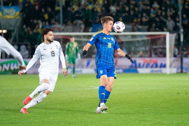 Ukraine V Azerbaijan - FIFA World Cup, WM, Weltmeisterschaft, Fussball 2026 European Qualifiers, Group D. Yehor Yarmoliuk and Nariman Akhundzade play during the FIFA World Cup 2026 Qualifier match between Ukraine and Azerbaijan in Krakow, Poland, on October 13, 2025. This is a European Qualifiers Group D football game. Krakow Poland  Copyright: xMarcinxGolbax originalFilename:golba-ukrainev251013_npDXB.jpg