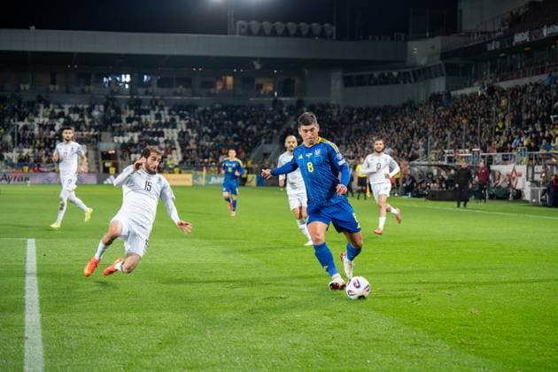 Ukraine V Azerbaijan - FIFA World Cup, WM, Weltmeisterschaft, Fussball 2026 European Qualifiers, Group D. Ruslan Malinovskyi and Abdulakh Khaybulaev play during the FIFA World Cup 2026 Qualifier match between Ukraine and Azerbaijan in Krakow, Poland, on October 13, 2025. This is a European Qualifiers Group D football game. Krakow Poland  Copyright: xMarcinxGolbax originalFilename:golba-ukrainev251013_npV71.jpg