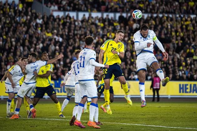 251013 Gustaf Lagerbielke of Sweden and Vedat Muriqi of Kosovo during the FIFA World Cup Qualifier football match between Sweden and Kosovo on October 13, 2025 in Gothenburg Photo Joel Marklund BILDBYRAN kod JM JM0741 bbeng, fotboll, football, soccer, fotball, vm kval, kval, fifa w  Copyright: JOELxMARKLUND BB251013JM082