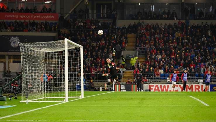 13th October 2025; Cardiff City Stadium, Cardiff, Wales; FIFA World Cup, WM, Weltmeisterschaft, Fussball Qualifying Group J International Football, Wales versus Belgium; Goalkeeper Karl Darlow of Wales dives to make a save  AledxHopkins