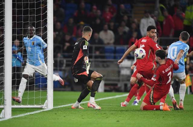 13th October 2025; Cardiff City Stadium, Cardiff, Wales; FIFA World Cup, WM, Weltmeisterschaft, Fussball Qualifying Group J International Football, Wales versus Belgium; Neco Williams of Wales blocks a pass from Jeremy Doku of Belgium in front of the goal to clear the danger  AledxHopkins