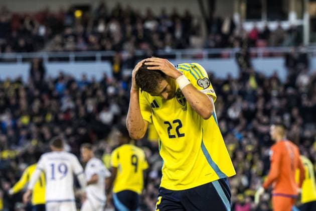 251013 Gustaf Lagerbielke of Sweden looks dejected during the FIFA World Cup Qualifier football match between Sweden and Kosovo on October 13, 2025 in Gothenburg Photo Daniel Stiller BILDBYRAN code DS JM0741 bbeng fotboll football soccer fotball vm kval kval fifa world cup qualifier qualifier qualification sverige sweden sverige a kosovo depp  Copyright: DANIELxSTILLER BB251013DS070
