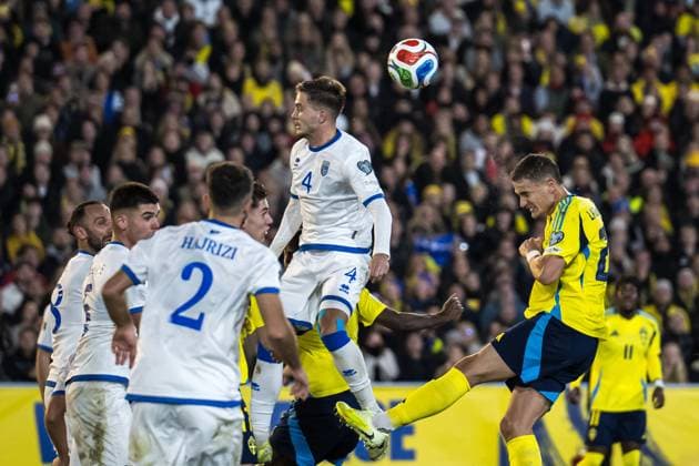 251013 Ilir Krasniqi of Kosovo and Gustaf Lagerbielke of Sweden during the FIFA World Cup Qualifier football match between Sweden and Kosovo on October 13, 2025 in Gothenburg Photo Joel Marklund BILDBYRAN kod JM JM0741 bbeng fotboll football soccer fotball vm kval kval fifa world cup qualifier qualifier qualification sverige sweden sverige a kosovobbauto  Copyright: JOELxMARKLUND BB251013JM095