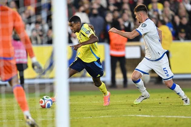 GOTHENBURG, SWEDEN 20251013 Swedens Alexander Isak in attack during Mondays World Cup Group B qualifying match between Sweden and Kosovo at Ullevi, October 13, 2025 in Gothenburg, Sweden GOTHENBURG SWEDEN x9200x  Copyright: xBjörnxLarssonxRosvall TTx VM-KVAL SVERIGE-KOSOVO