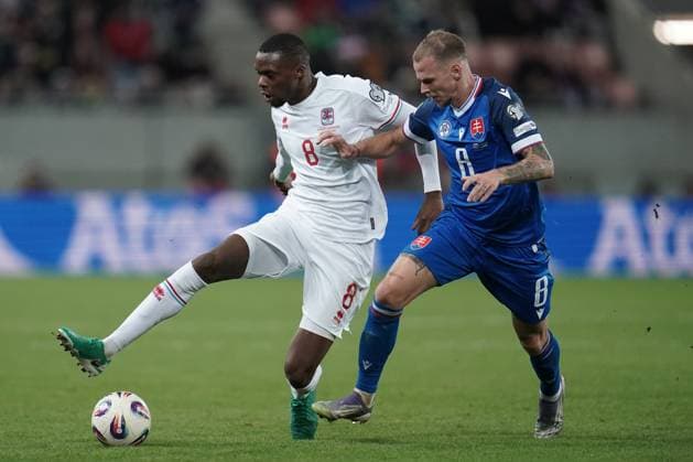 Soccer World Cup Qualification 2025 2026 13 10 2025, Soccer international match, international match, World Cup Qualification, 2025 2026, Group A, Slovakia, Trvana, City Arena, Slovakia SVK Luxembourg LUX vl Christopher Kiki Martins Pereira Luxembourg, Luxembourg, FLF 8 Ondrej Duda Slovakia, 8