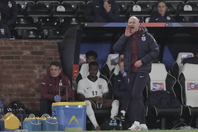 U21, U 21 England v U21 Andorra U21 UEFA EUROPEAN CHAMPIONSHIPS 13 10 2025. Group D Lee Carsley head coach of England U21 shouts out during the U21 UEFA EUROPEAN CHAMPIONSHIPS match between U21 England and U21 Andorra at the Pride Park, Derby, England on 13 October 2025. Editorial use only , Copyright: xJezxTighex PSI-23028-0097