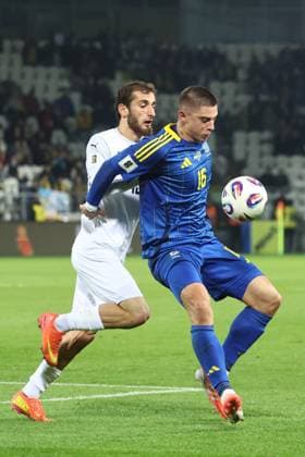 World Cup European Qualifiers Match Ukraine - Azerbaijan Abdulakh Khaibulaev and Vitaliy Mykolenko during the football World Cup European Qualifiers match Ukraine - Azerbaijan at Cracovia Stadium in Krakow, Poland on October 13, 2025. Krakow Poland  Copyright: xJakubxPorzyckix originalFilename:porzycki-worldcup251013_npHLx.jpg