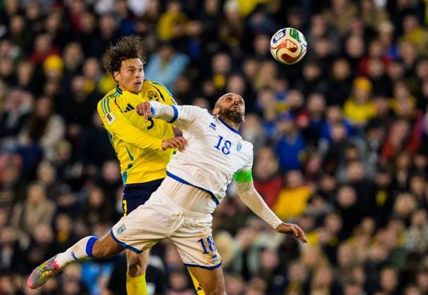 251013 Victor Nilsson Lindelöf of Sweden and Vedat Muriqi of Kosovo during the FIFA World Cup Qualifier football match between Sweden and Kosovo on October 13, 2025 in Gothenburg Photo Daniel Stiller BILDBYRAN kod DS JM0741 bbeng fotboll football soccer fotball vm kval kval fifa world cup qualifier qualifier qualification sverige sweden sverige a kosovo  Copyright: DANIELxSTILLER BB251013DS074
