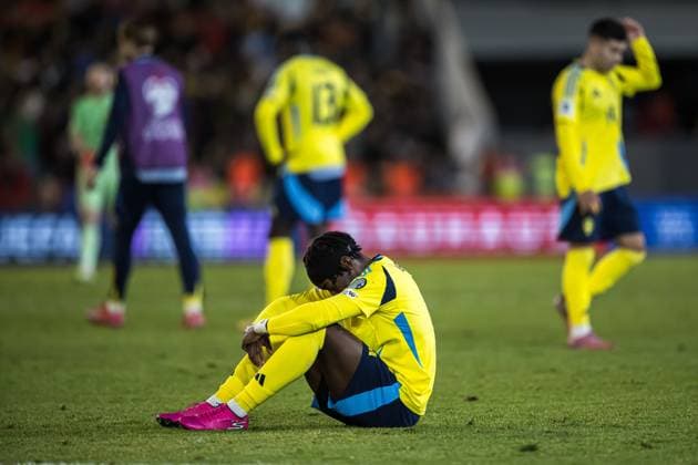 251013 Anthony Elanga of Sweden looks dejected after the FIFA World Cup Qualifier football match between Sweden and Kosovo on October 13, 2025 in Gothenburg Photo Joel Marklund BILDBYRAN kod JM JM0741 bbeng fotboll football soccer fotball vm kval kval fifa world cup qualifier qualifier qualification sverige sweden sverige a kosovo depp  Copyright: JOELxMARKLUND BB251013JM110