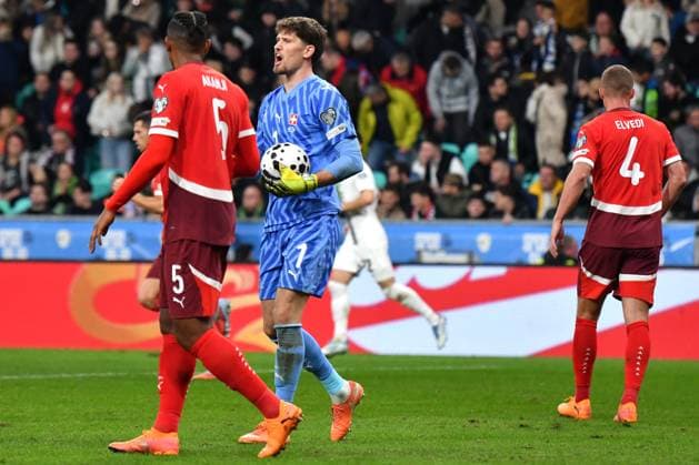 Ljubljana, Slovenia, October 13th 2025, Gregor Kobel of Switzerland (C) during the UEFA European Qualifiers for 2026 World Cup, Group B match between Slovenia and Switzerland at Stadium Stozice, Ljubljana, Slovenia. (Photo by Natasa Kupljenik Sports Press Photo) Copyright: xNatasaxKupljenikx xSPPx Sportspressphoto_SPR42247