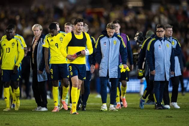 251013 Victor Nilsson Lindelöf of Sweden looks dejected after the FIFA World Cup Qualifier football match between Sweden and Kosovo on October 13, 2025 in Gothenburg Photo Joel Marklund BILDBYRAN kod JM JM0741 bbeng fotboll football soccer fotball vm kval kval fifa world cup qualifier qualifier qualification sverige sweden sverige a kosovobbauto depp  Copyright: JOELxMARKLUND BB251013JM125