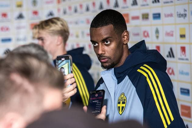 251013 Alexander Isak of Sweden in the mixed zone after the FIFA World Cup Qualifier football match between Sweden and Kosovo on October 13, 2025 in Gothenburg Photo Michael Erichsen BILDBYRAN COP 89 JM0741 bbeng fotboll football soccer fotball vm kval kval fifa world cup qualifier qualifier qualification sverige sweden sverige a kosovobbauto depp  Copyright: MICHAELxERICHSEN BB251013MI067