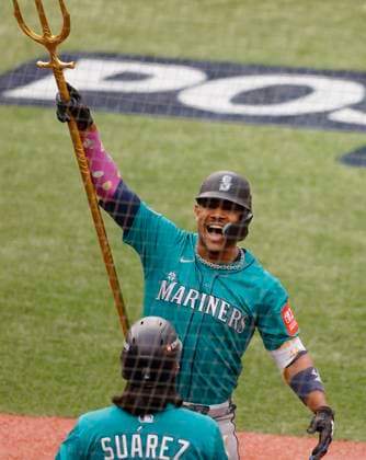 Seattle Mariners Julio Rodríguez (44) celebrates after hitting a three-run home run in the first inning against the Toronto Blue Jays during game two of the MLB, Baseball Herren, USA American League Championship Series at Rogers Center in Toronto, Canada, on Monday, October 13, 2025.  TOR20251013908 JOHNxANGELILLO