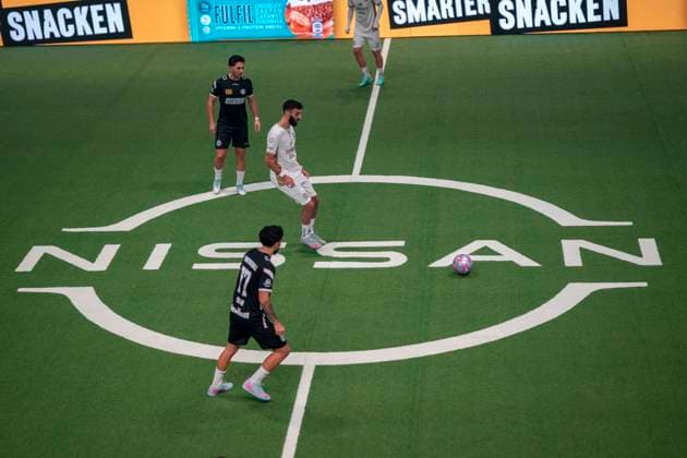 Game scene at the Icon League Players stand on the field in and around the center circle with Nissan advertising 13 10 2025, Football, The Icon League, GER, Düsseldorf, Castello Düsseldorf Copyright: HMBxMedia xMarcoxBader
