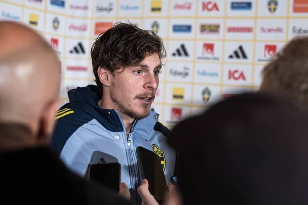 251013 Victor Nilsson Lindelöf of Sweden in the mixed zone after the FIFA World Cup Qualifier football match between Sweden and Kosovo on October 13, 2025 in Gothenburg Photo Michael Erichsen BILDBYRAN COP 89 JM0741 bbeng fotboll football soccer fotball vm kval kval fifa world cup qualifier qualifier qualification sverige sweden sverige a kosovo depp  Copyright: MICHAELxERICHSEN BB251013MI086
